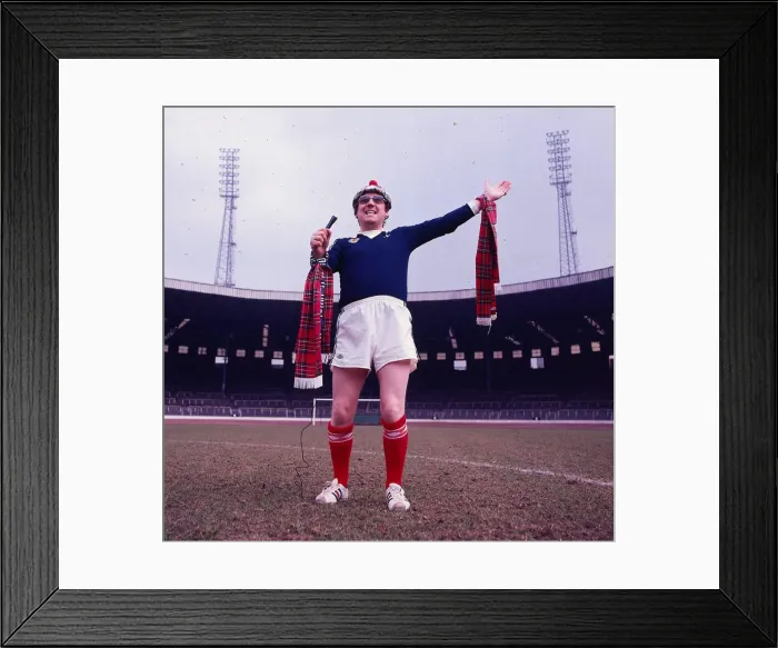 Framed Print : Andy Cameron wearing Scotland football strip May 1986 Framed Print : Andy Cameron wearing Scotland football strip May 1986