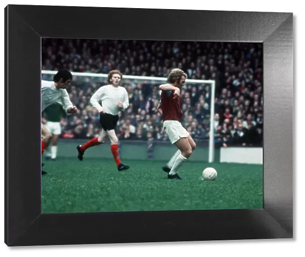 Bobby Moore 1971 West Ham v Stoke City football