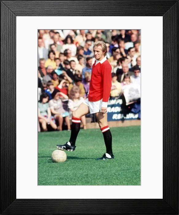 Framed Print : Denis Law Manchester United 1971 v Crystal Palace, Selhurst Park Framed Print : Denis Law Manchester United 1971 v Crystal Palace, Selhurst Park