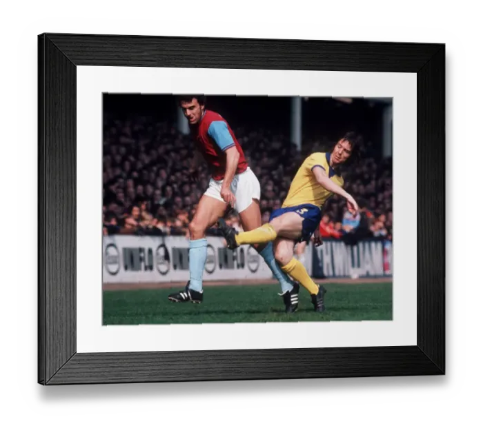 Framed Print : Trevor Brooking West Ham 1974 v Southampton