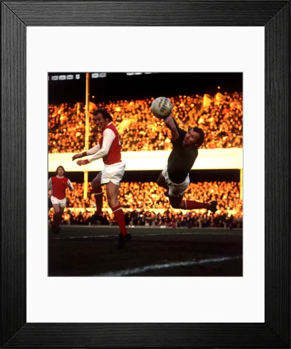 Framed Print : Bob Wilson Arsenal 1973 v Coventry football goalkeeper making save Framed Print : Bob Wilson Arsenal 1973 v Coventry football goalkeeper making save