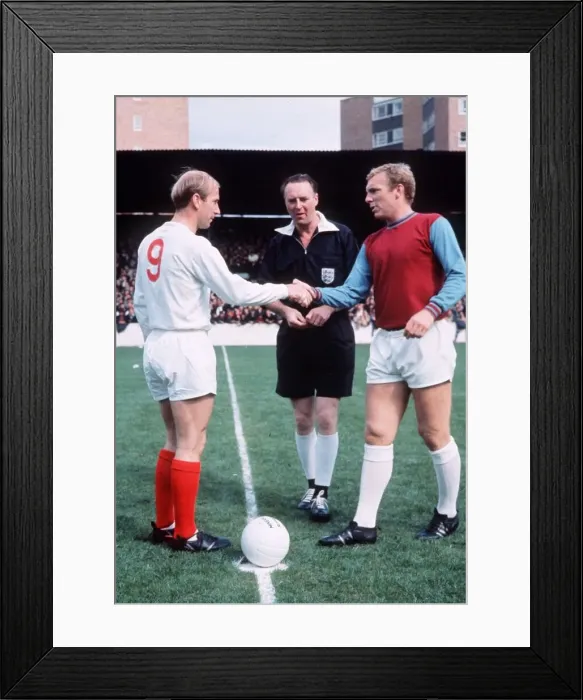 Framed Print : English league Division One match at Upton Park West Ham United v Manchester United