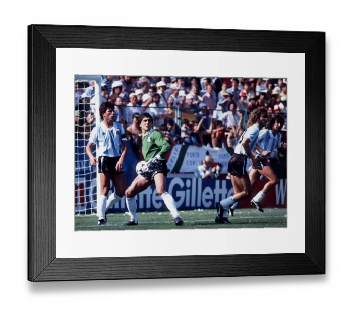 Framed Print : Italy v Argentina World Cup 1982 football Argentine goalkeeper Fillol about to throw ball