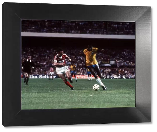 Brazil v Russia World Cup 1982 football Serginho (9