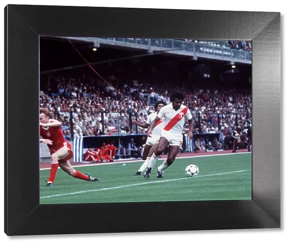 Peru 1 Poland 5 World Cup 1982 Group 1 Rafael Salguero on the attack for