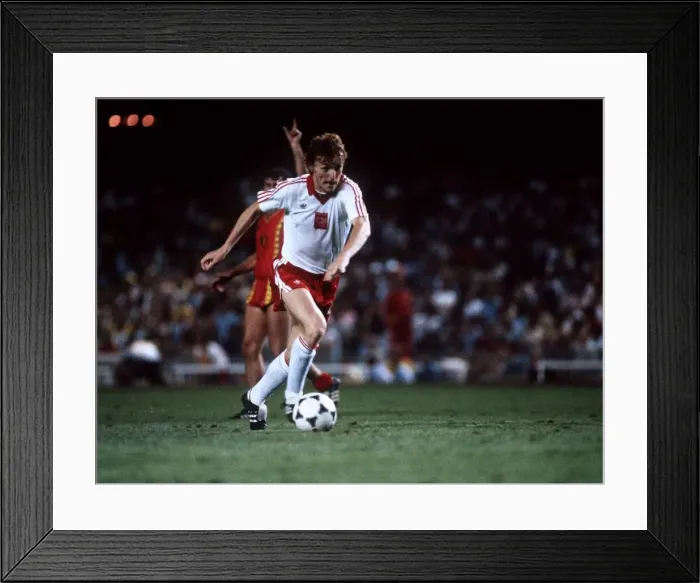 Framed Print : World Cup 1982 Zbigniew Boniek running with the ball Framed Print : World Cup 1982 Zbigniew Boniek running with the ball