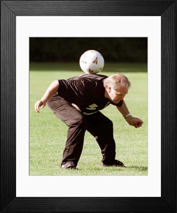 Framed Print : Craig Brown Scotland World Cup Squad training in USA May 1998 manager Craig Brown leans