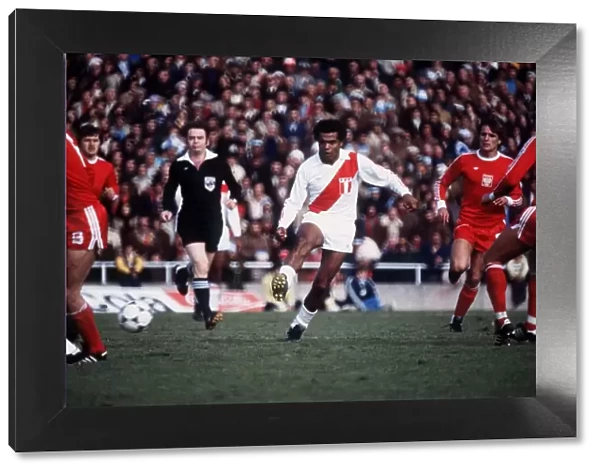 Teofilo Cubillas Peru 1978 Peru v Poland World Cup football