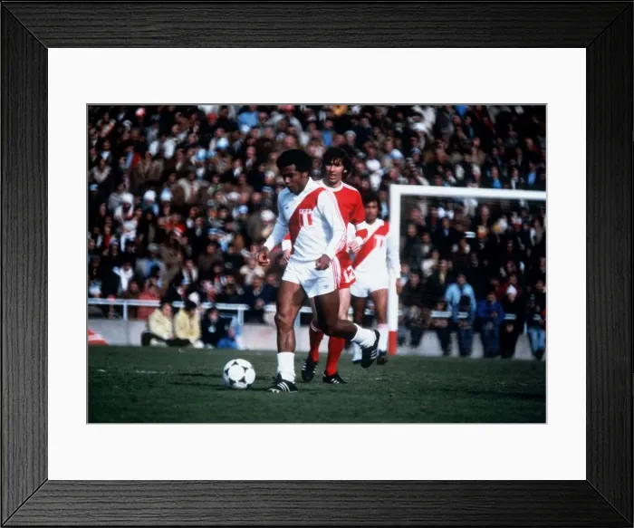 Framed Print : Teofilo Cubillas 1978 Peru v Poland World Cup football Framed Print : Teofilo Cubillas 1978 Peru v Poland World Cup football