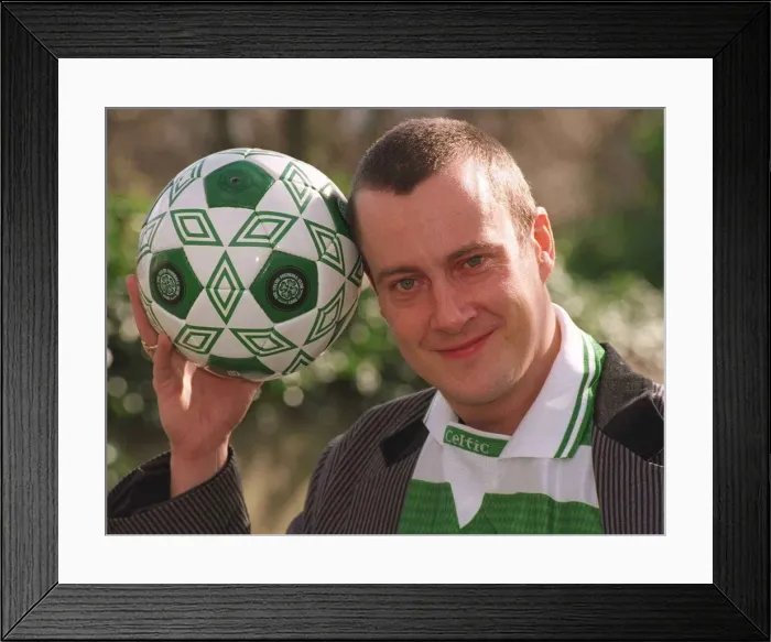 Framed Print : Stephen Tompkinson actor in Ballykissangel March 1998 Framed Print : Stephen Tompkinson actor in Ballykissangel March 1998