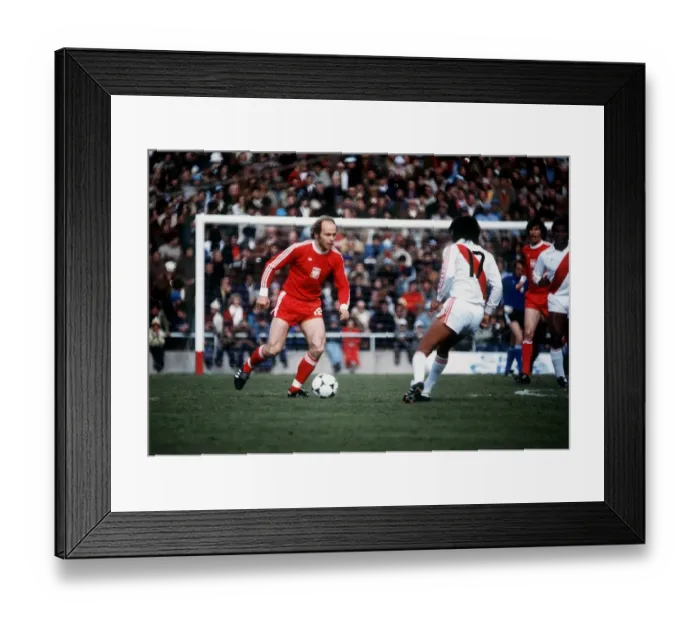 Framed Print : Peru v Poland World Cup 1978 football G Lato with ball, A Quesada no17 Framed Print : Peru v Poland World Cup 1978 football G Lato with ball, A Quesada no17