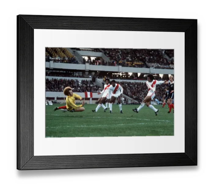 Framed Print : Alan Rough of Scotland Football World Cup 1978 Scotland 1 Peru 3