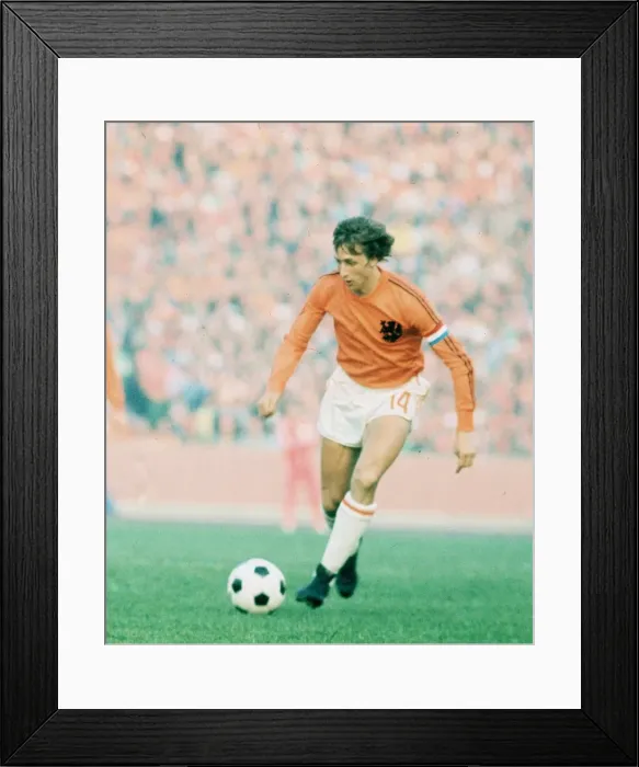 Framed Print : Johan Cruyff Holland 1974 World Cup Holland V Argentina Framed Print : Johan Cruyff Holland 1974 World Cup Holland V Argentina