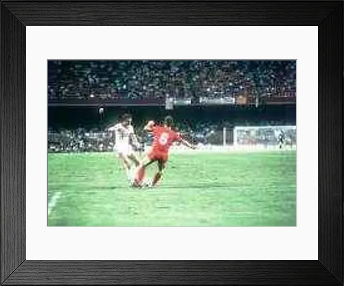 : Belgium v Russia 1982 World Cup match Yuri Gavrilov and Frank Vercauteren : Belgium v Russia 1982 World Cup match Yuri Gavrilov and Frank Vercauteren