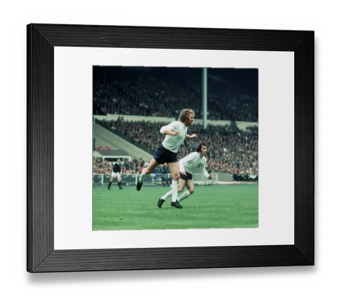 Framed Print : Bobby Moore 1971 England v Scotland football Framed Print : Bobby Moore 1971 England v Scotland football
