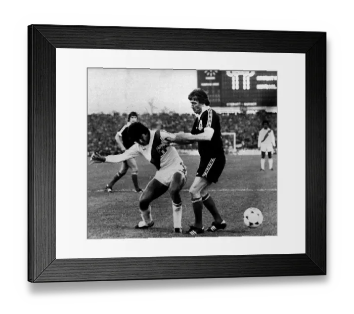Framed Print : Football World Cup 1978 Peru 3 Scotland 1 Willie Johnston