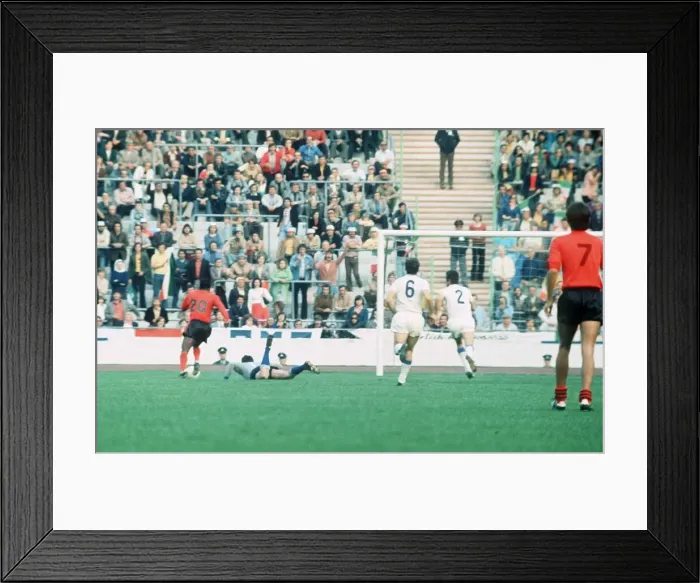 Framed Print : Sanon Haiti World Cup 1974 Italy v Haiti Sanon no20 scores Haiti goal