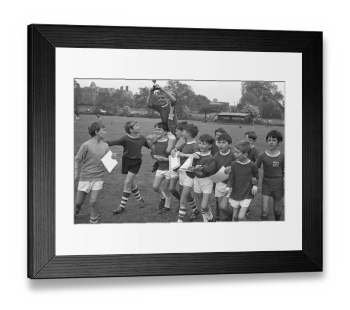Framed Print : A Wembley-style lap of honour by the 2nd Leamington (St