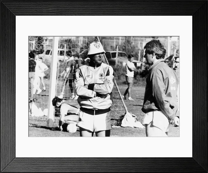 Framed Print : World Cup 1986 Scotland Boss Alex Ferguson wearing hat during preparations in Santa Framed Print : World Cup 1986 Scotland Boss Alex Ferguson wearing hat during preparations in Santa