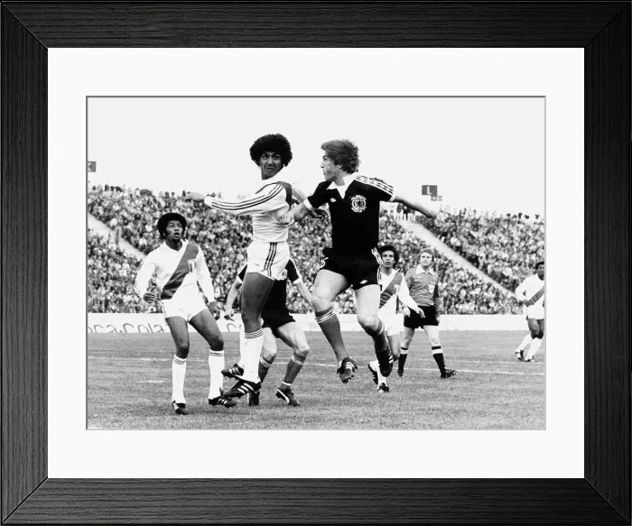 Framed Print : Kenny Dalglish (Scotland) in action against Peru in World Cup 1978 Peru 3 Framed Print : Kenny Dalglish (Scotland) in action against Peru in World Cup 1978 Peru 3