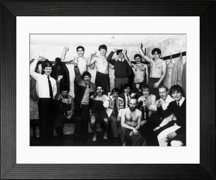 Framed Print : Scunthorpe United dressing room as players & manager Allan Clarke (extreme left Framed Print : Scunthorpe United dressing room as players & manager Allan Clarke (extreme left