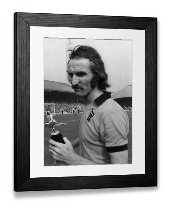Framed Print : Derek Dougan receives the Daily Mirror Footballer of the Month award