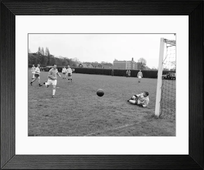 Framed Print : The England team training in preparation for their upcoming international match against Framed Print : The England team training in preparation for their upcoming international match against