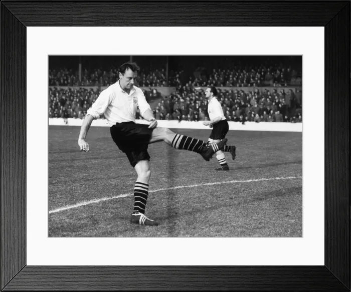 Framed Print : Bedford Jezzard Fulham football player, forward, for Fulham football club 1948-1957 Framed Print : Bedford Jezzard Fulham football player, forward, for Fulham football club 1948-1957
