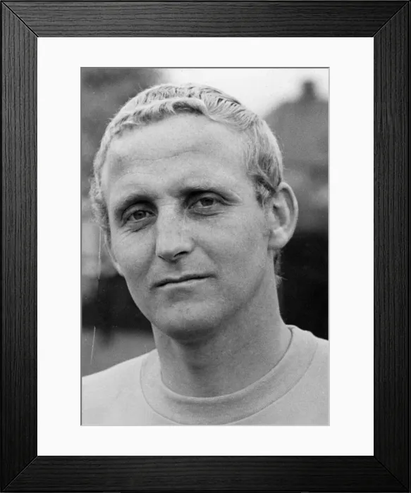 Framed Print : Alex Young Everton football player 1960-1968. Pictured circa 1965