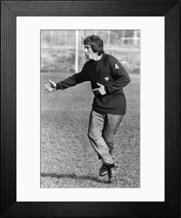 Framed Print : Stuart Pearson Manchester United football player, pictured during training session Framed Print : Stuart Pearson Manchester United football player, pictured during training session