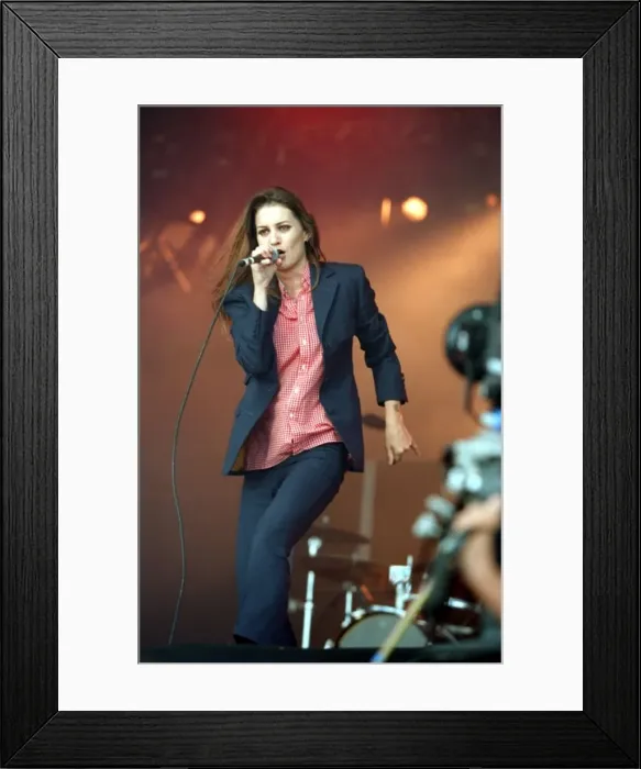 Framed Print : Siobhan Fahey singer with Shakespear Sister pop group on stage at T in the Park Framed Print : Siobhan Fahey singer with Shakespear Sister pop group on stage at T in the Park