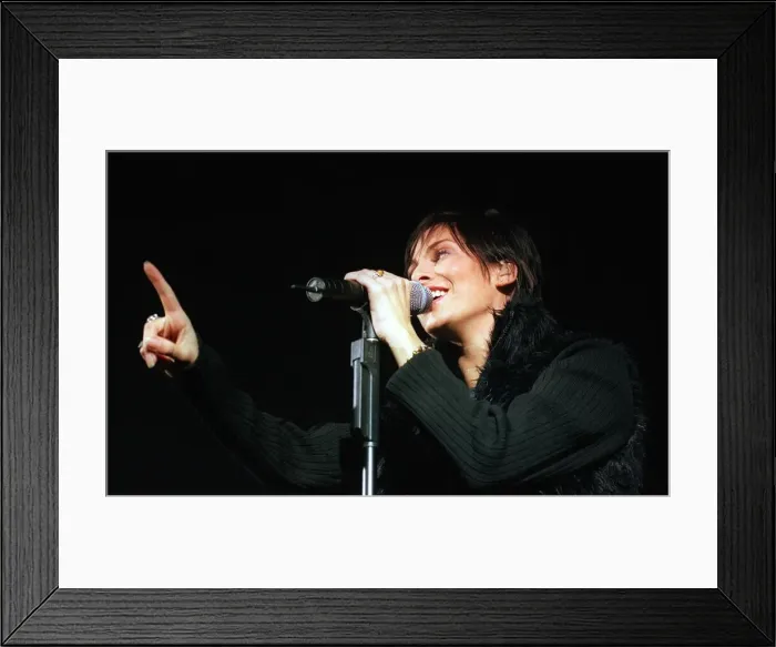 Framed Print : Natalie Imbruglia at Glasgow Barrowlands November 1998 Framed Print : Natalie Imbruglia at Glasgow Barrowlands November 1998
