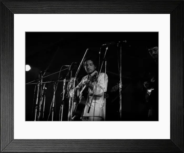 Framed Print : Bob Dylan performing at the Isle of Wight festival August 1969 Framed Print : Bob Dylan performing at the Isle of Wight festival August 1969