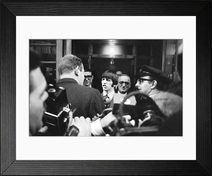 Framed Print : Ringo Starr leaves University College Hospital, London after having his tonsils removed Framed Print : Ringo Starr leaves University College Hospital, London after having his tonsils removed