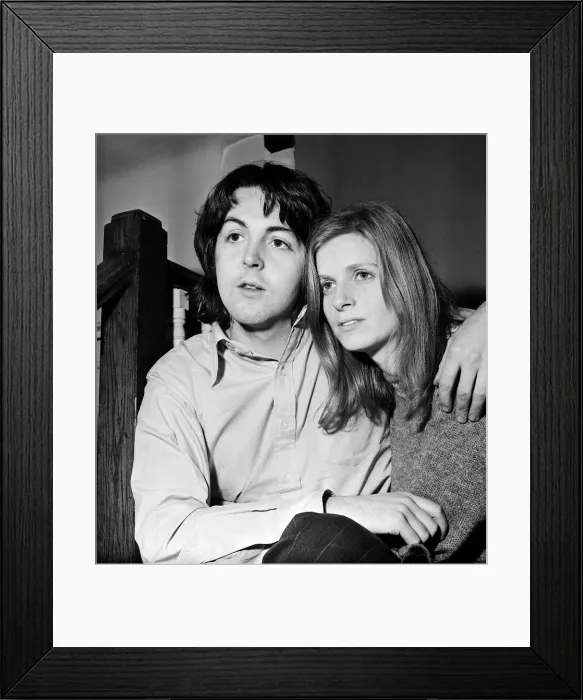Framed Print : Beatles singer Paul McCartney with his new bride Linda Eastman Framed Print : Beatles singer Paul McCartney with his new bride Linda Eastman
