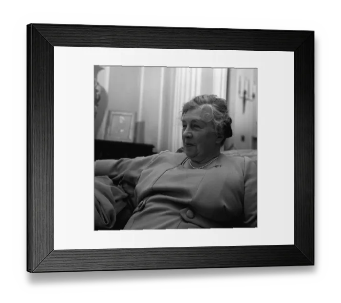 Framed Print : Mrs Mirabel Topham, May 1964 Pictures taken at her house in Hannover Terrace Framed Print : Mrs Mirabel Topham, May 1964 Pictures taken at her house in Hannover Terrace