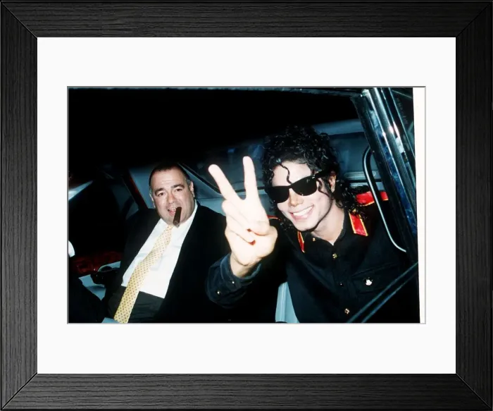 Framed Print : Pop star Michael Jackson gives the V sign as he arrives at Heathrow Airport for a concert Framed Print : Pop star Michael Jackson gives the V sign as he arrives at Heathrow Airport for a concert