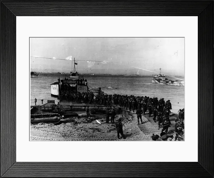 Framed Print : British troops in France in 1944 Framed Print : British troops in France in 1944