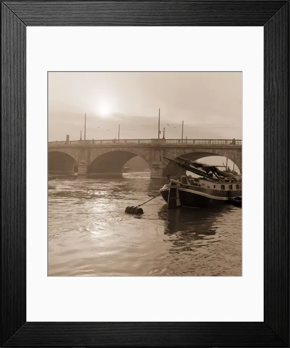 Framed Print : The bridge over the River Thames at Kingston upon Thames as the sun breaks through Framed Print : The bridge over the River Thames at Kingston upon Thames as the sun breaks through