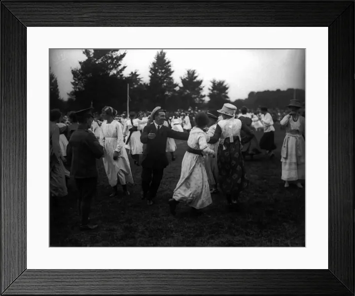 Framed Print : Peace Celebrations dancing in Hyde Park. circa 1919 Framed Print : Peace Celebrations dancing in Hyde Park. circa 1919