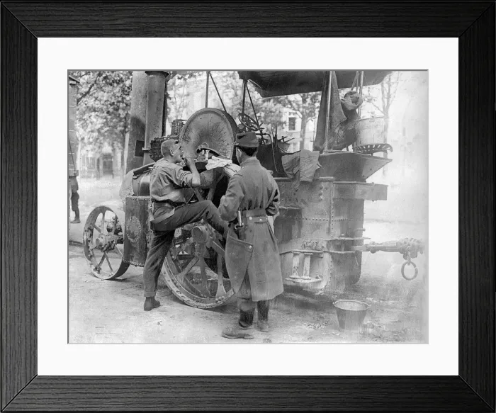 Framed Print : World War I - English soldiers shaving circa 1916 Framed Print : World War I - English soldiers shaving circa 1916