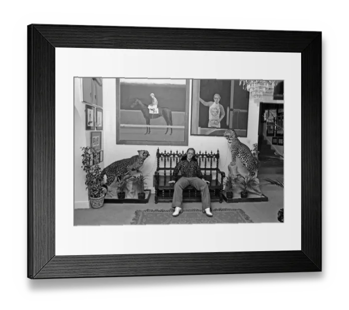 Framed Print : Sir Elton John in his new £50, 000 mansion in Camberley Framed Print : Sir Elton John in his new £50, 000 mansion in Camberley
