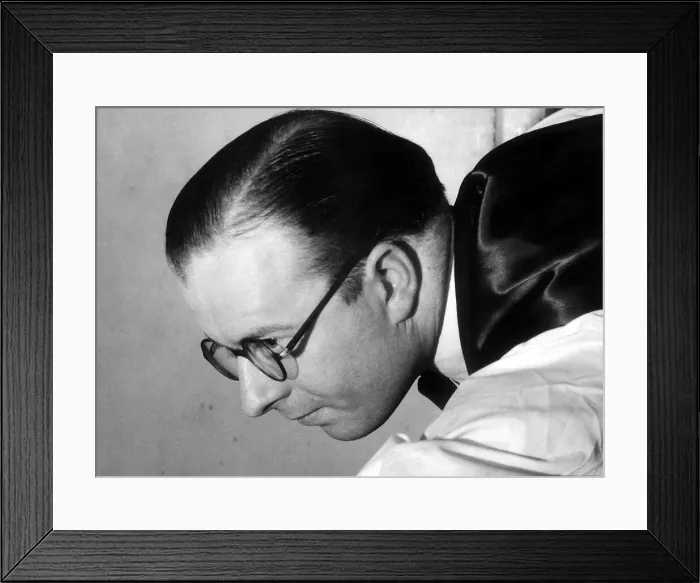 Framed Print : Fred Davis Snooker Player - 1947 in action