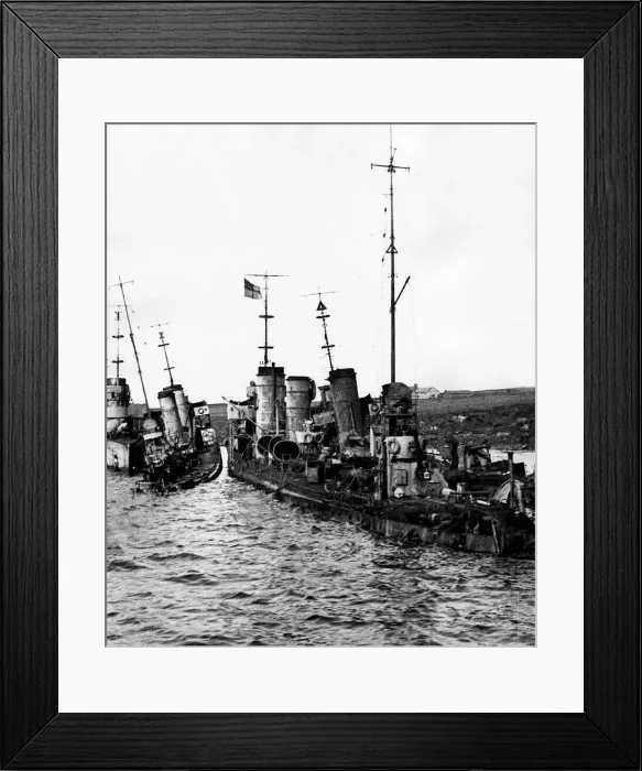 Framed Print : Destroyers of the German High Seas Fleet sinking 1919 after being scuttled in Scapa