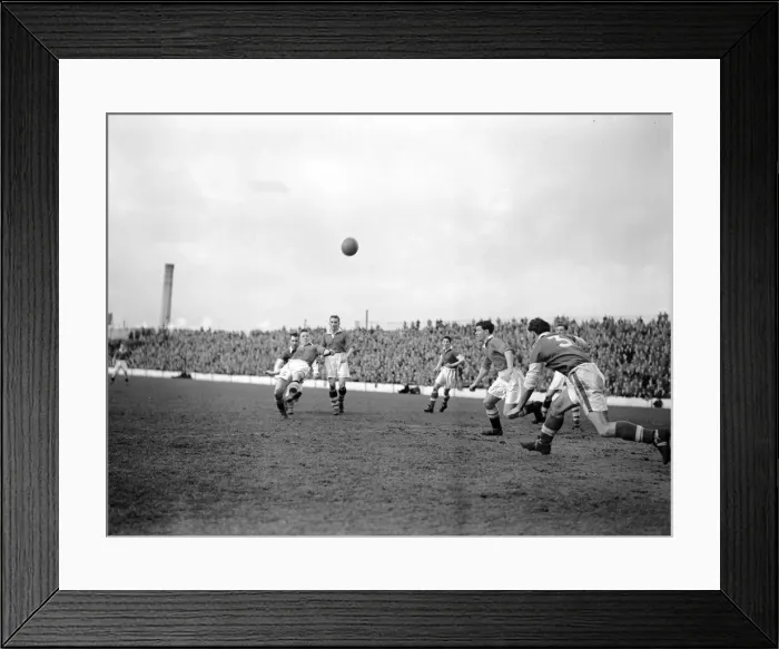 Framed Print : English League Division One match at Ninian Park. Cardiff City 0 v Chelsea 1 Framed Print : English League Division One match at Ninian Park. Cardiff City 0 v Chelsea 1