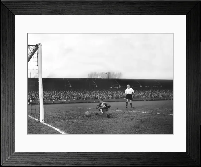 Framed Print : English FA Cup match. Bristol Rovers 1 v Chelsea 3. Action from the match Framed Print : English FA Cup match. Bristol Rovers 1 v Chelsea 3. Action from the match