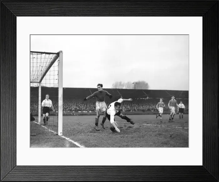 Framed Print : English FA Cup match. Bristol Rovers 1 v Chelsea 3. Action from the match