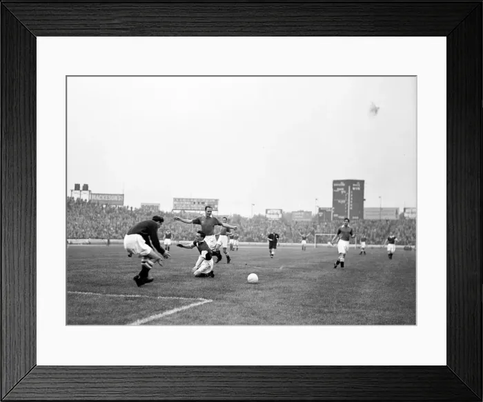 Framed Print : English League Division One match at Stamford Bridge. Chelsea 1 v Burnley 0 Framed Print : English League Division One match at Stamford Bridge. Chelsea 1 v Burnley 0