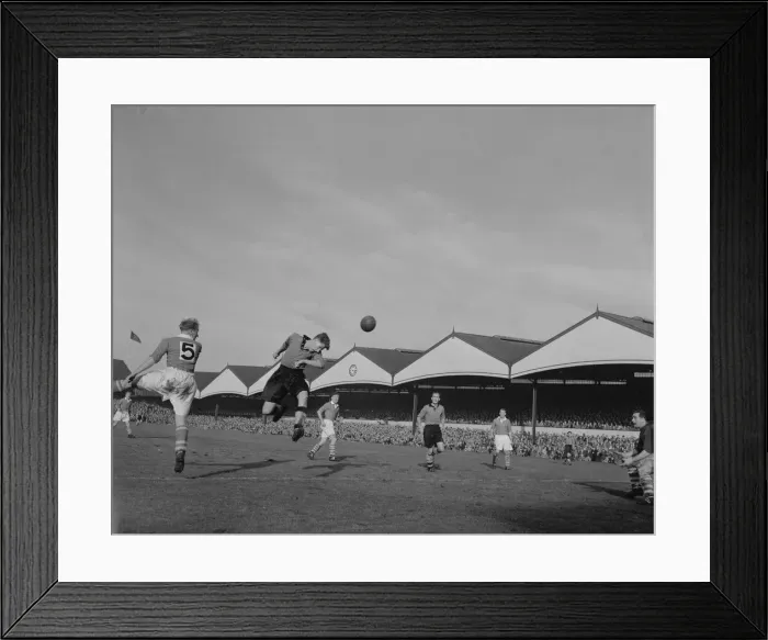 Framed Print : Wolverhampton Wanderers v Middlesbrough Division One. Roy Swinbourne of Wolves Framed Print : Wolverhampton Wanderers v Middlesbrough Division One. Roy Swinbourne of Wolves