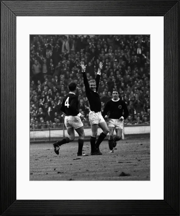 Framed Print : Scotlands Denis Law celebrates his goal against England at Wembley Stadium